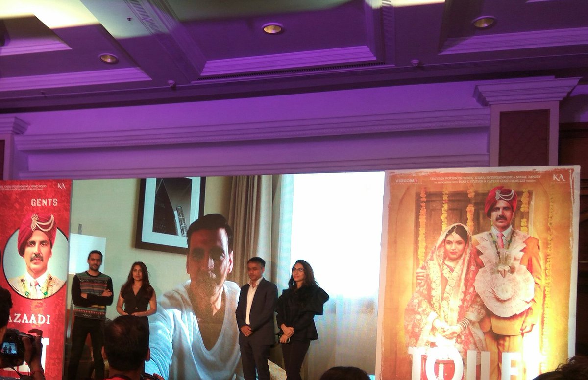 UrbanAsian's tweet image. In Pics: @akshaykumar in a video chat with @psbhumi, #ArjunNKapoor, #AjitAndhare &amp;amp; #PrernaaArora at #ToiletEkPremKatha success