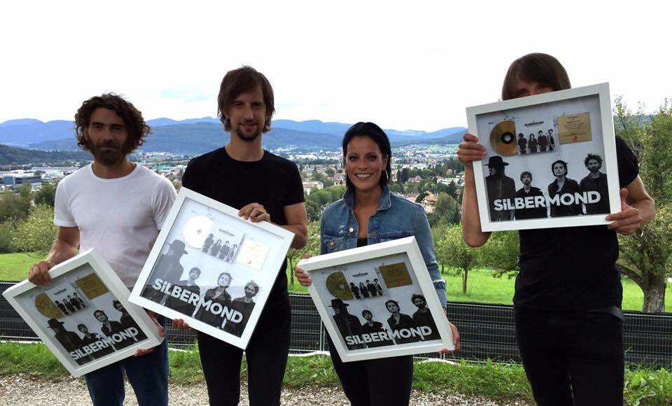 Support_SIMO's tweet image. @SILBERMOND wurden in der Schweiz für das aktuelle Album "Leichtes Gepäck" mit Gold ausgezeichnet 💽

Herzlichen Glückwunsch 😁👏🏼