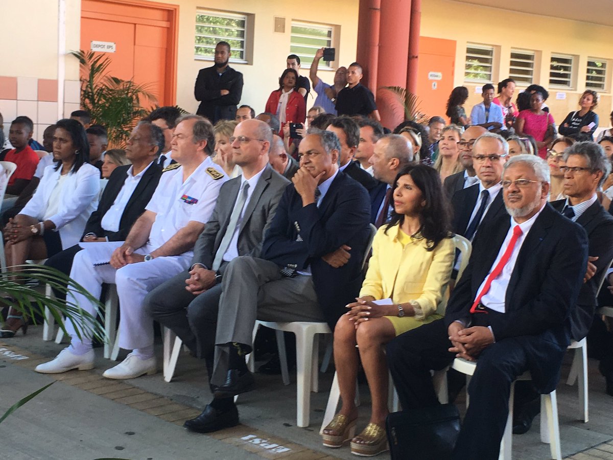 ADAMA974's tweet photo. J-M Blanquer au Collège du chaudron #education https://t.co/Sh1UICt12z