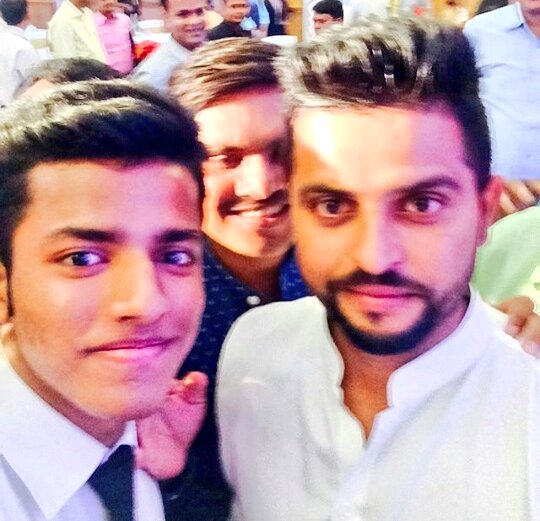 TheRainaFamily's tweet photo. Exclusive pics of @ImRaina with fans and Singer Amit Mishra during #GauravSamman Event Held recently ❤ https://t.co/hrtFRggMSR