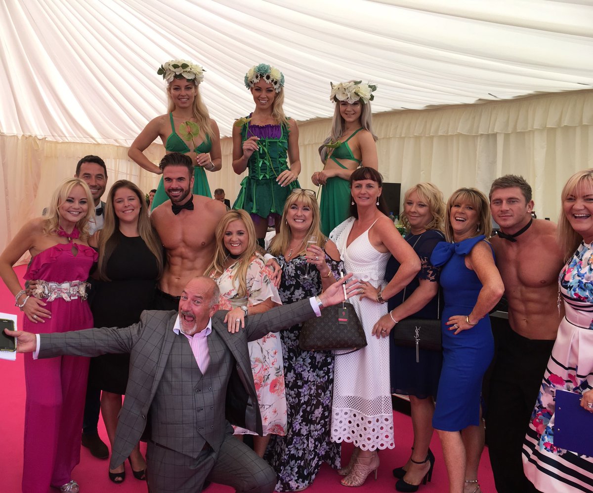 clairesimmo's tweet photo. Fab to be back hosting @southportflower with @CroneyITV on Ladies Day 🌺🌺🌺🎤🎤🎤💃💃💃 https://t.co/ewrsYPw0Wx