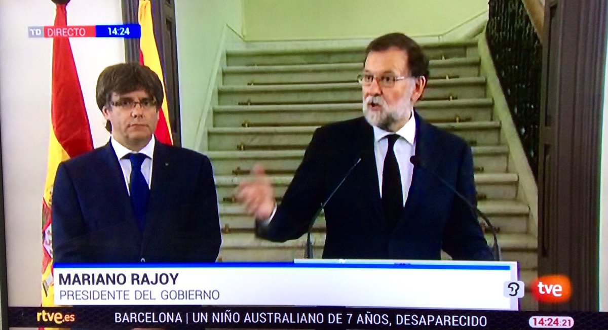 Hasta en estos momentos son impresentables. Quitan la bandera de España después de la intervención de <a href="/marianorajoy/">Mariano Rajoy Brey</a>