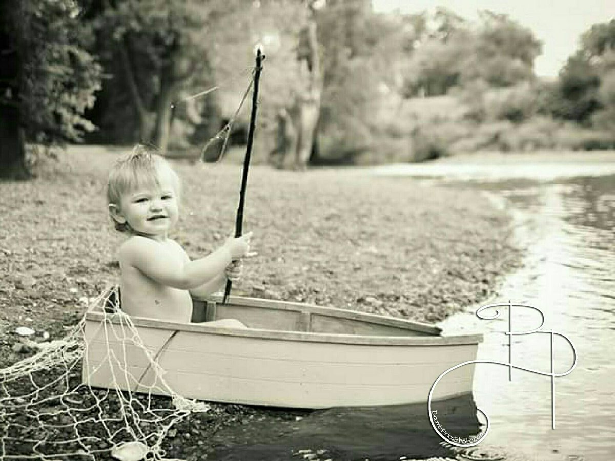 This little lady happily came and played in the #sand and #water with me! #happybaby #fishing #cuyahogariver #photographer #bambipricephoto