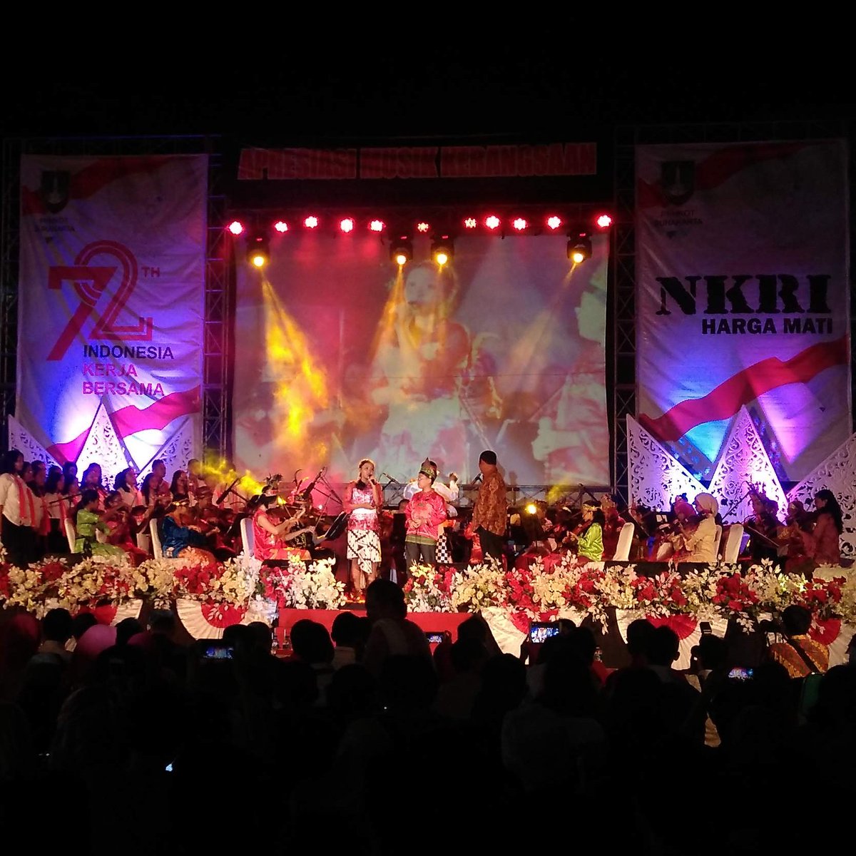 Penampil pertama #ApresiasiMusikKebangsaan oleh Bengawan Symphony Orchestra berkolaborasi dgn Walikota Solo membawakan Rayuan Pulau Kelapa