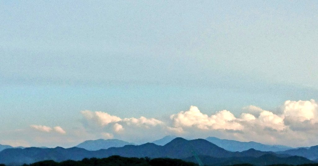 DJ05312416's tweet photo. #ファインダー越しの私の世界
#写真好きと繋がりたい
#写真で伝えたい私の世界
#帰り道
#雨上がり https://t.co/OWHPZGdsHp