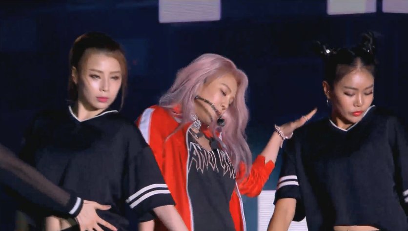 mdtvindonesia's tweet photo. Penampilan Hyoyeon dari @GirlsGeneration yang menjadi "Mystery" di #365toAsianGames18 ;D https://t.co/nY1gpvOnCc