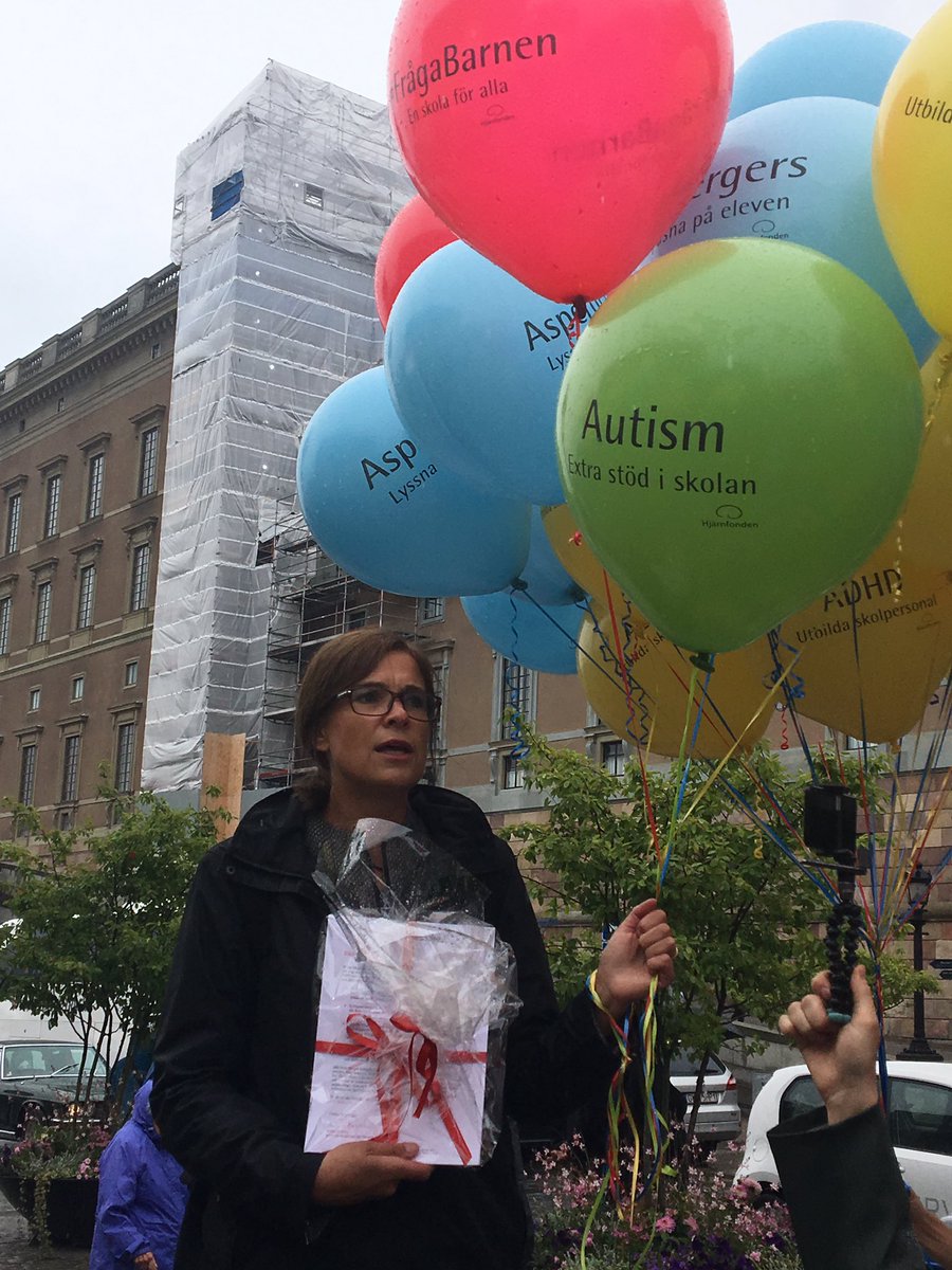 Barn med NPF har rätt att nå sin fulls potential i skolan! Anna Hemlin lämnar kraven till regeringen. #npf #svpol