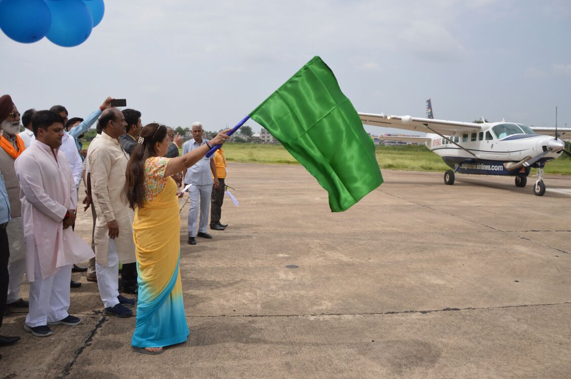 Possibilities beyond skies! After connecting Udaipur &amp; Bikaner, flagged off Kota-Jaipur flight at #Kota airport today. #ConnectingRajasthan