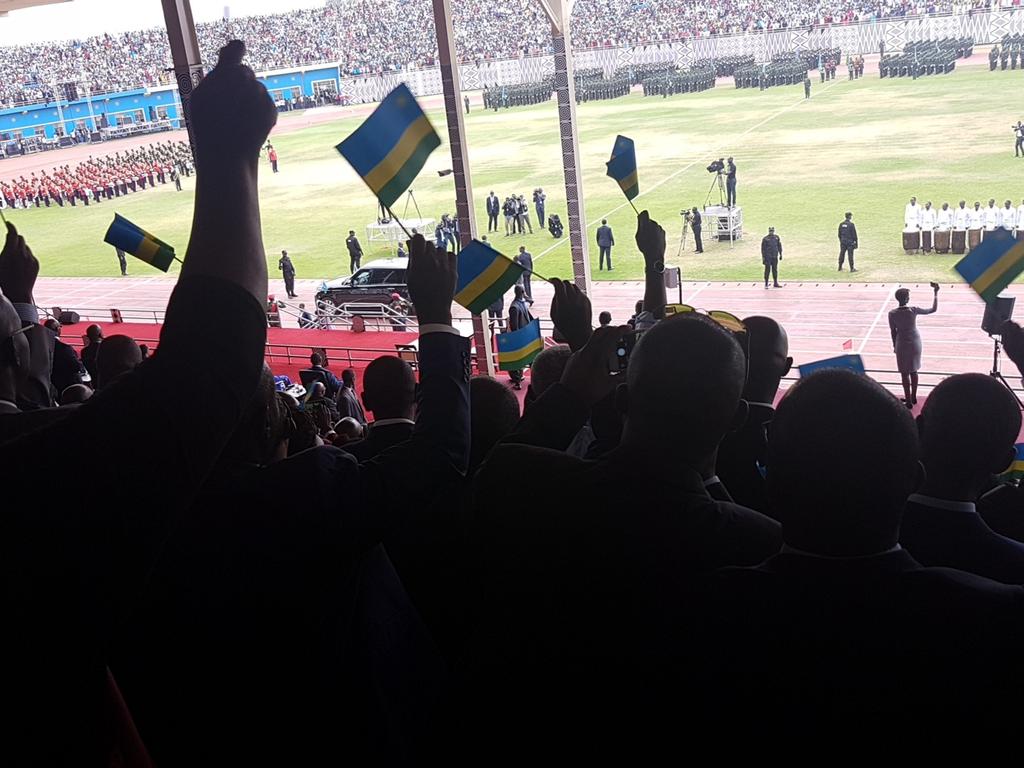 YolandeMakolo's tweet photo. Ikirori cyahiye! Amabendera hejuruuuu! 🇷🇼🇷🇼🇷🇼🇷🇼 #Kurahira2017 #PerezidaWacu https://t.co/LH1lL3toxK