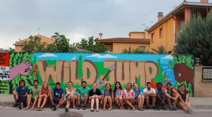 Salt_jove's tweet photo. Felicitats @CauSalt pel #WildJump "un salt salvatge" i pel mural! #AquíPots! #SouGenials https://t.co/2UdMBjvIa4