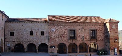 viajarconbe's tweet photo. Te guío por la #Sigüenza medieval, ¿vienes? https://t.co/QdY2mUOkwD Castillo, plazuelas, catedral, sin olvidar su Doncel 😊 #ViajarConBe https://t.co/EabMMn7XPL