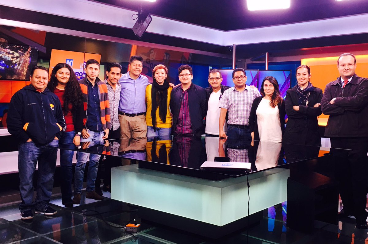 araujogar's tweet photo. El equipo nocturno de redacción en @Foro_TV siempre listos para informar lo que ocurre en México y el mundo. Aquí nos vemos. https://t.co/9NM5VmbGCT