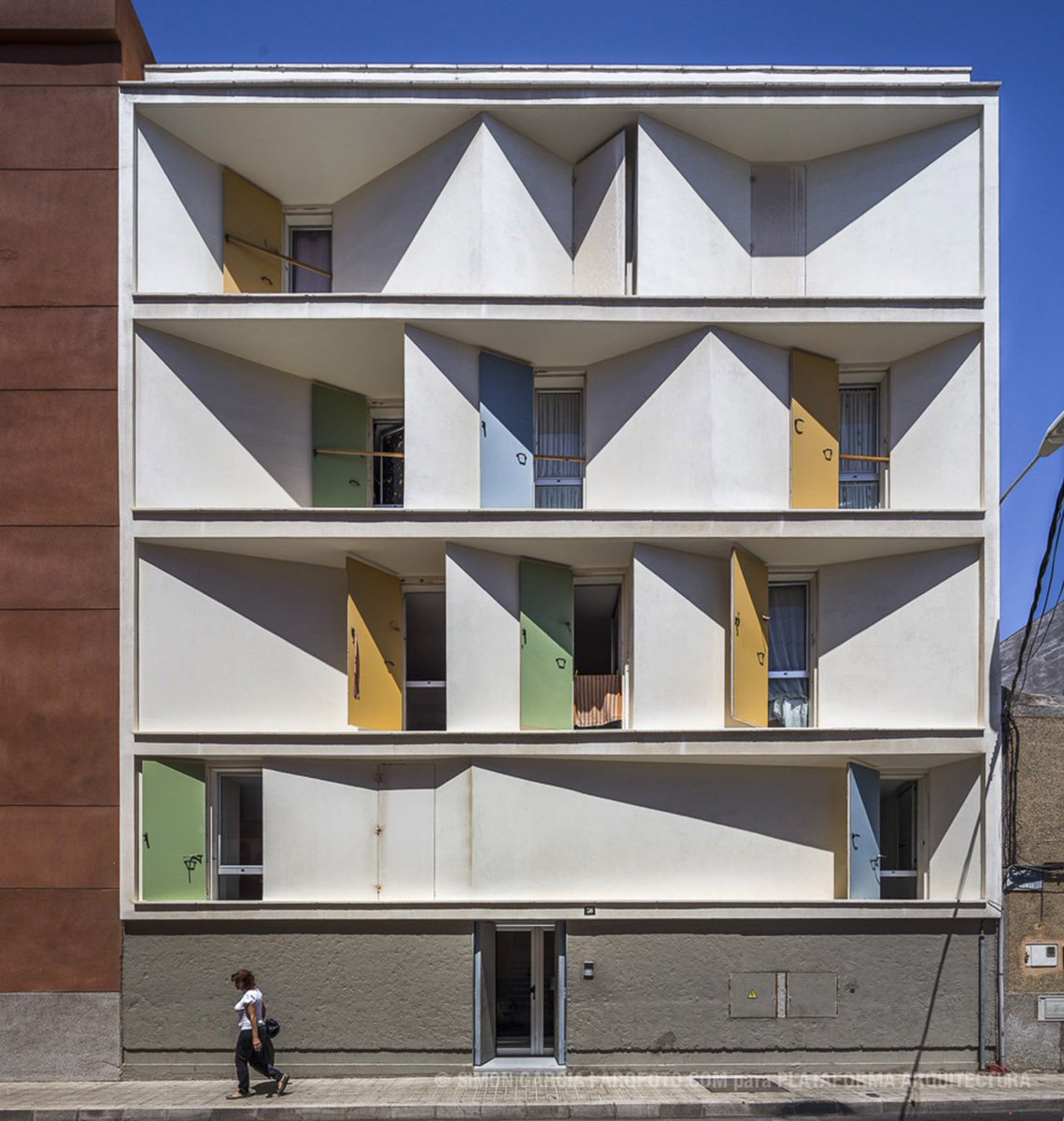 Emmett_Scanlon's tweet photo. SHADOWS and DENSITY #housing #architecture #hopeformore
https://t.co/6ofp4xtxvw https://t.co/CP87SZJXju