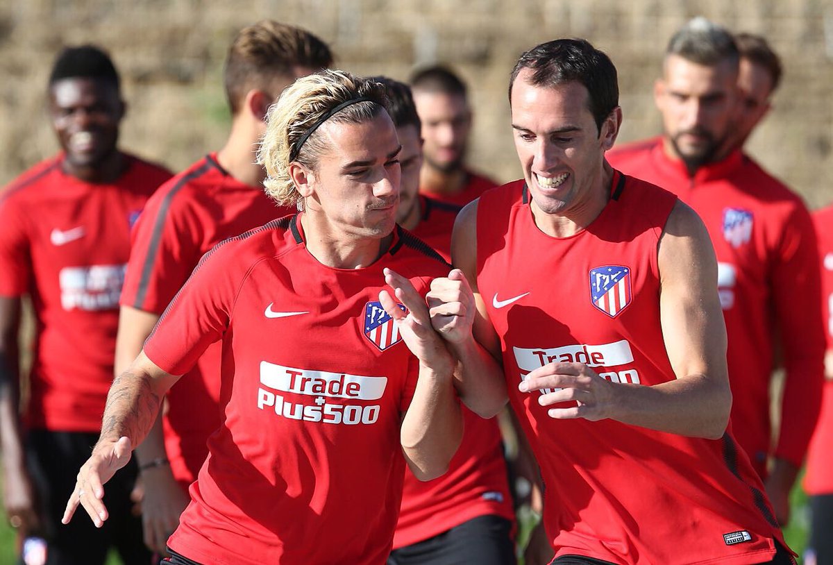 diegogodin's tweet photo. Casi me movés @AntoGriezmann... 😂😂💪 https://t.co/RdTUEeL3P9