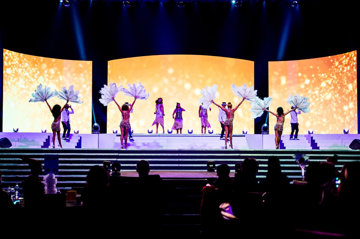 Avroy_Shlain_SA's tweet photo. #TrueBeautyShines #SalesCelebration2017 💋 https://t.co/ddVTtZCpFJ