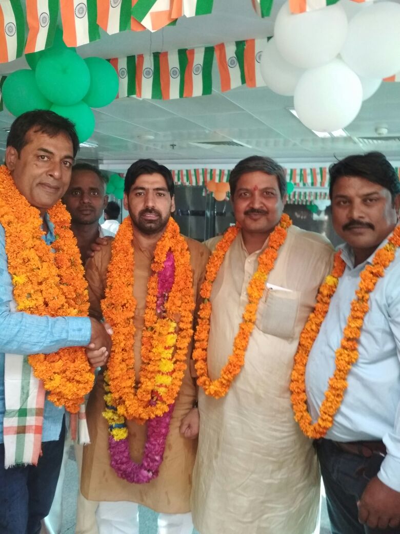 पूर्वांचल शक्ति पश्चिमी दिल्ली के सबसे कर्मठ समाज सेवक भाई प्रवीण झा जी को दिल्ली सरकार के द्वारा निगम पार्षद मनोनीत करने पर धन्यवाद