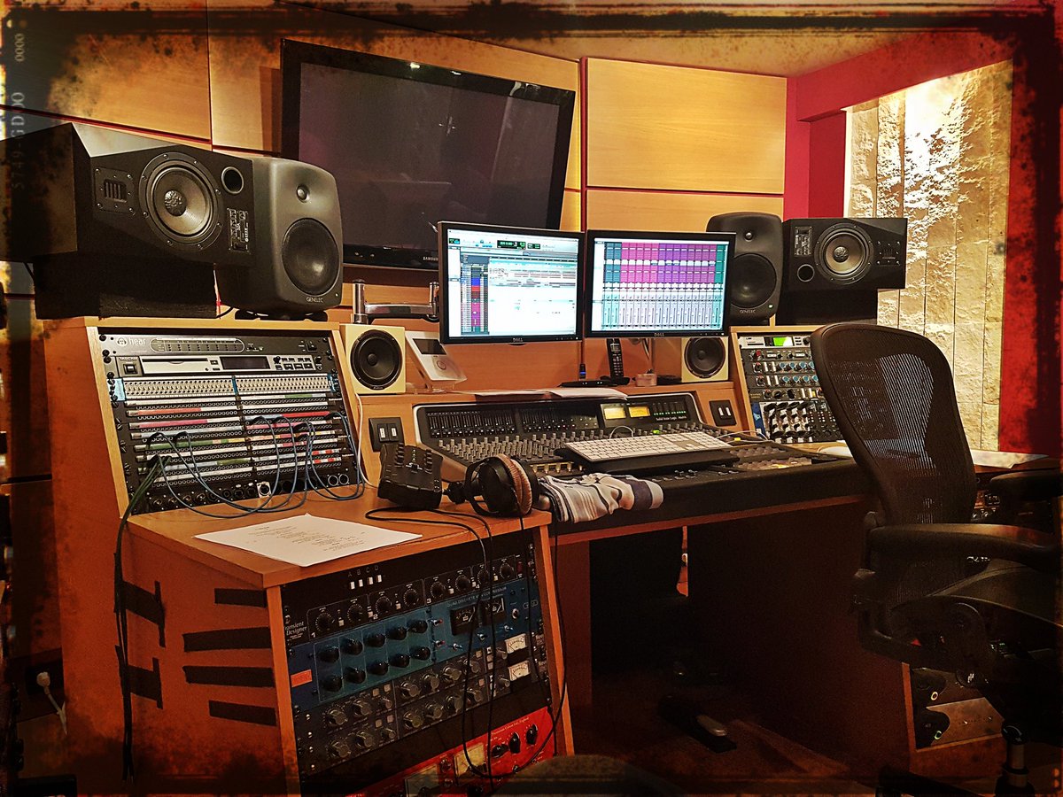 Another day at the office

#meltedspace #studio #recording #newalbum #singer