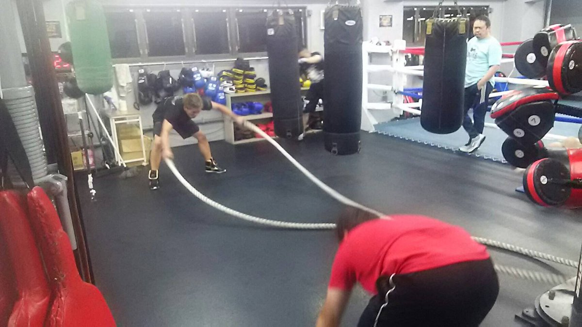 ワタナベボクシングジム A Twitter ワタナベジム恒例 深夜のフィジカルサーキットトレーニング 平日は24時まで営業しています 五反田 ボクシング ボクササイズ ダイエット フィットネス