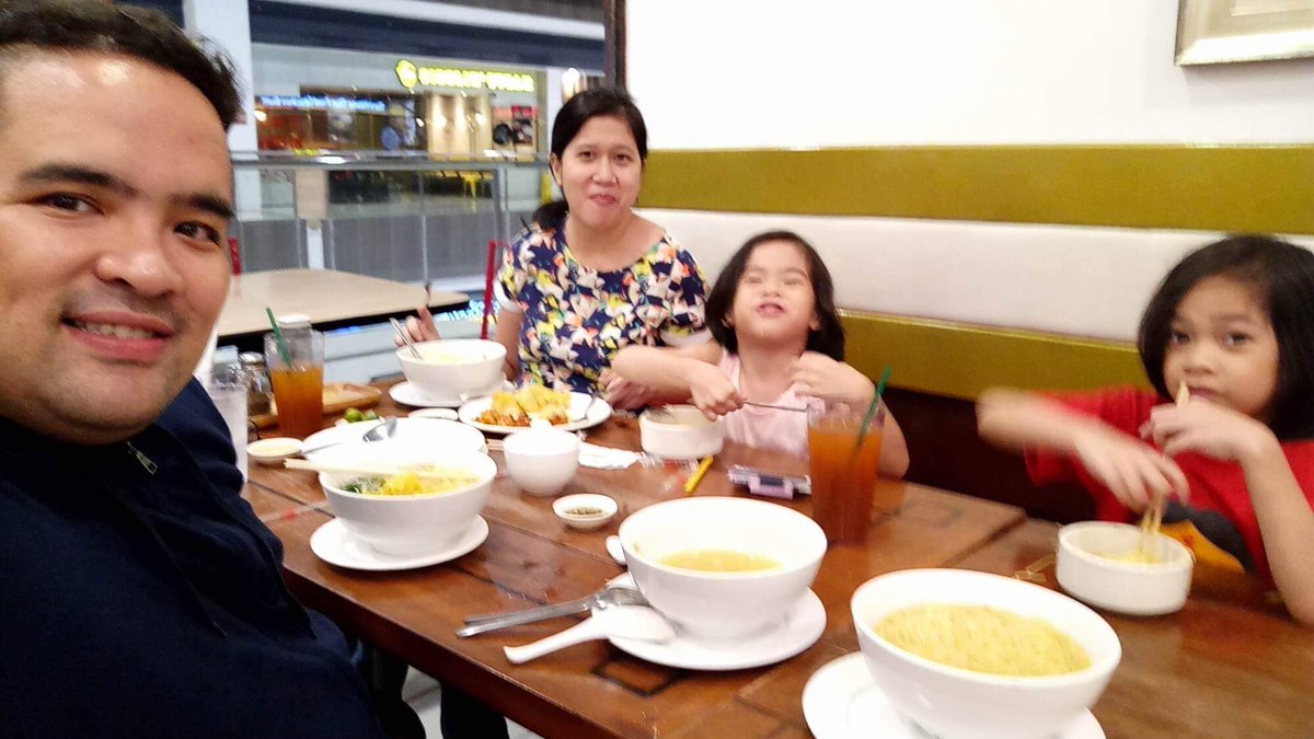 IanSaludares_RN's tweet photo. The #JoysOfMyLife - LuziaJoy & LeanneJoy - JorelleJoy not in the photo. Miss you girls ! #TheMotherOfAllSeasons will be there soon. https://t.co/ETPhScjhe4