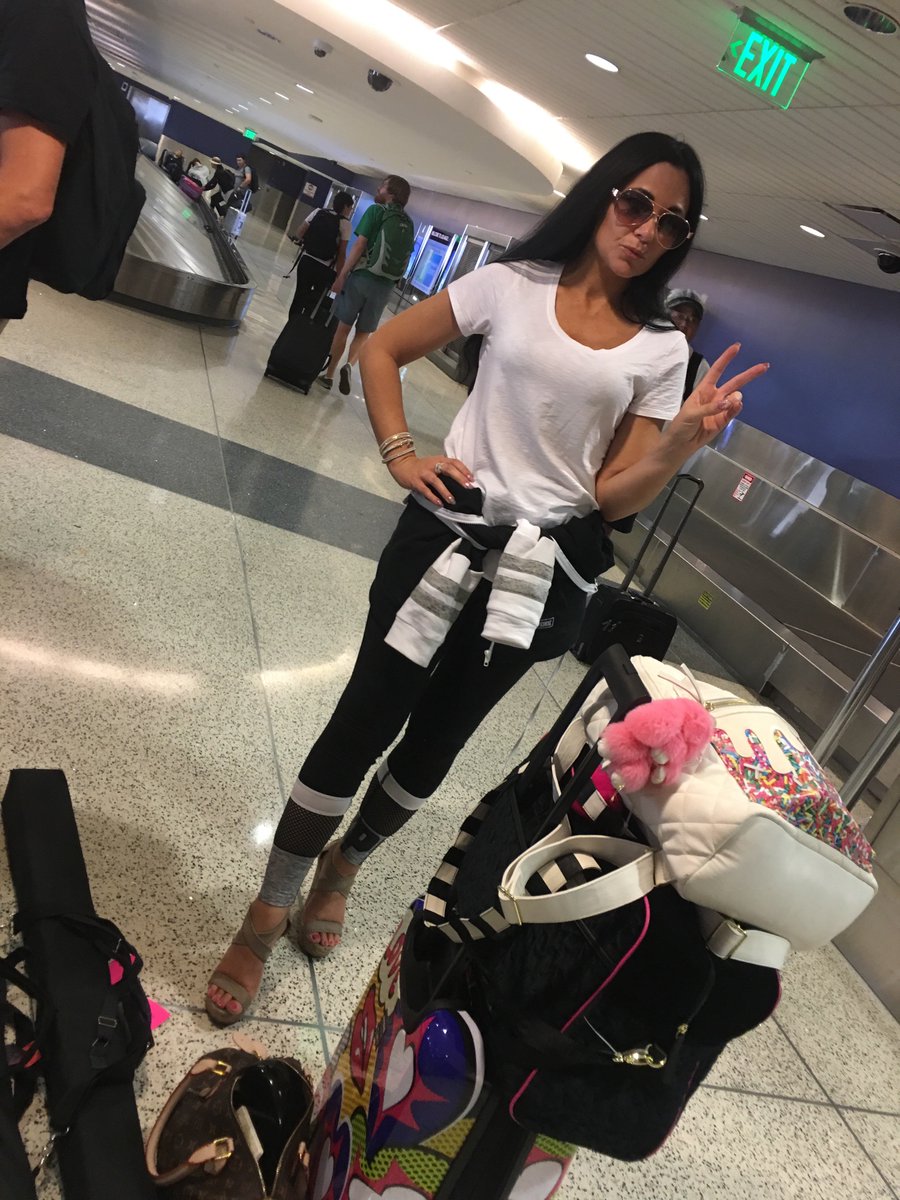 Arrived in LA after a 6 hour flight ready for <a href="/TeenChoiceFOX/">Teen Choice Awards</a> week with <a href="/boundbythecrown/">BoundByTheCrown</a> <a href="/giftingsuites/">Gifting Suites</a> #bbtcnation