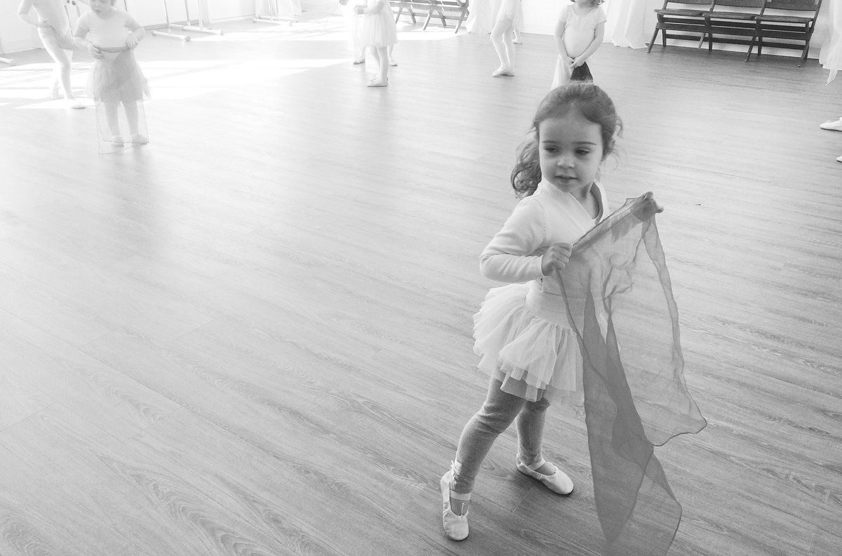 vanessainboston's tweet photo. dancing into the weekend like... | @dFITstudio still has open enrollment. have your littles come dance with me! #eatsleepdancerepeat ๐๐ฝ๐๐ป๐๐ฟ https://t.co/JQ0ZZaoyV2