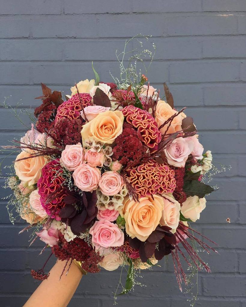You say Autumn, I say Summer (late summer) 🥀🍂
.
. 
#handtied #seasonallondonblooms #yourlondonflorist #englishfoli… ift.tt/2wgEy2v