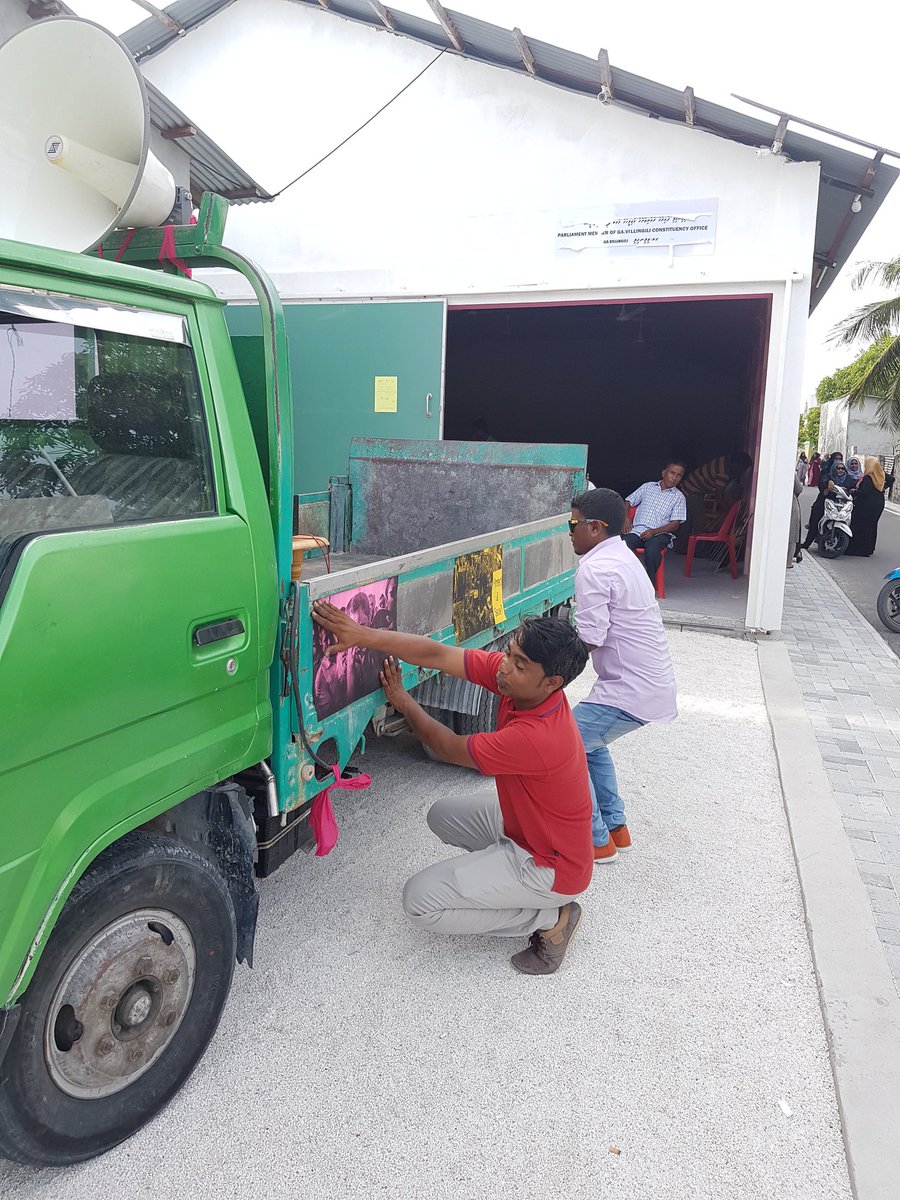 NizarNiyaz's tweet photo. Aniyaaverikamaa dhekolhah Vilingili in silsilaakoh kuramundhaa muzaaharaa miadhuves feshigen dhanee
IA. Mi aniyaaverikan nimenee.
#FreeSaud https://t.co/A5GUTj4iNK