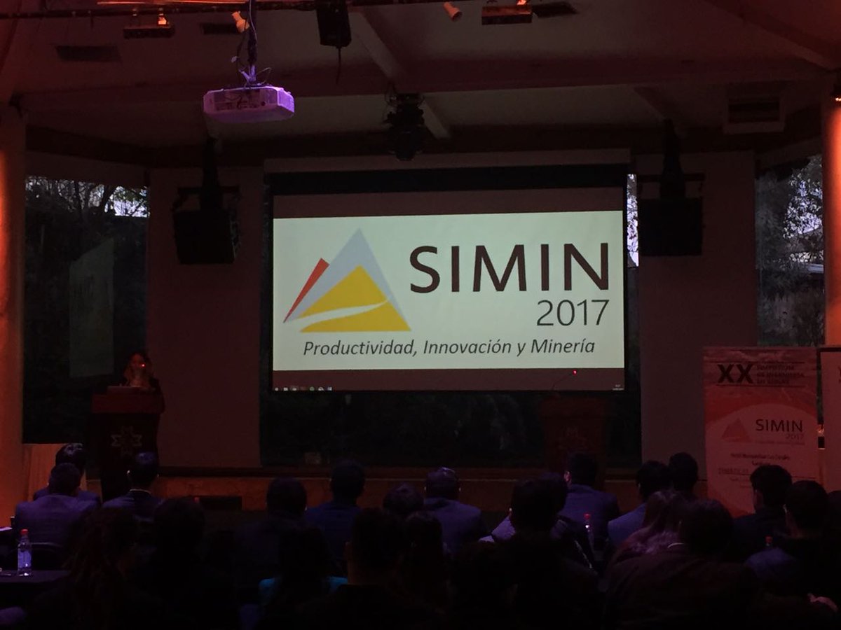 ENAMIChile's tweet photo. @SiminOficial Fiscal Patricio Cartagena presenta el impacto social y económico de la actividad de @ENAMIChile en #Simin2017 https://t.co/4r8JkQ2R1z