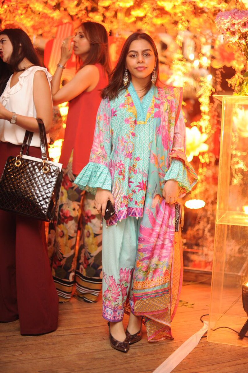MediaSpringPk's tweet photo. Nur Zehra, Sehr Khosa, Alina Shahid & Shahrose Chaudri at Preview of The Mystic Lotus Unstitched collection by #FarahTalibAziz & #LSMFabrics https://t.co/1PlX3lvKoS