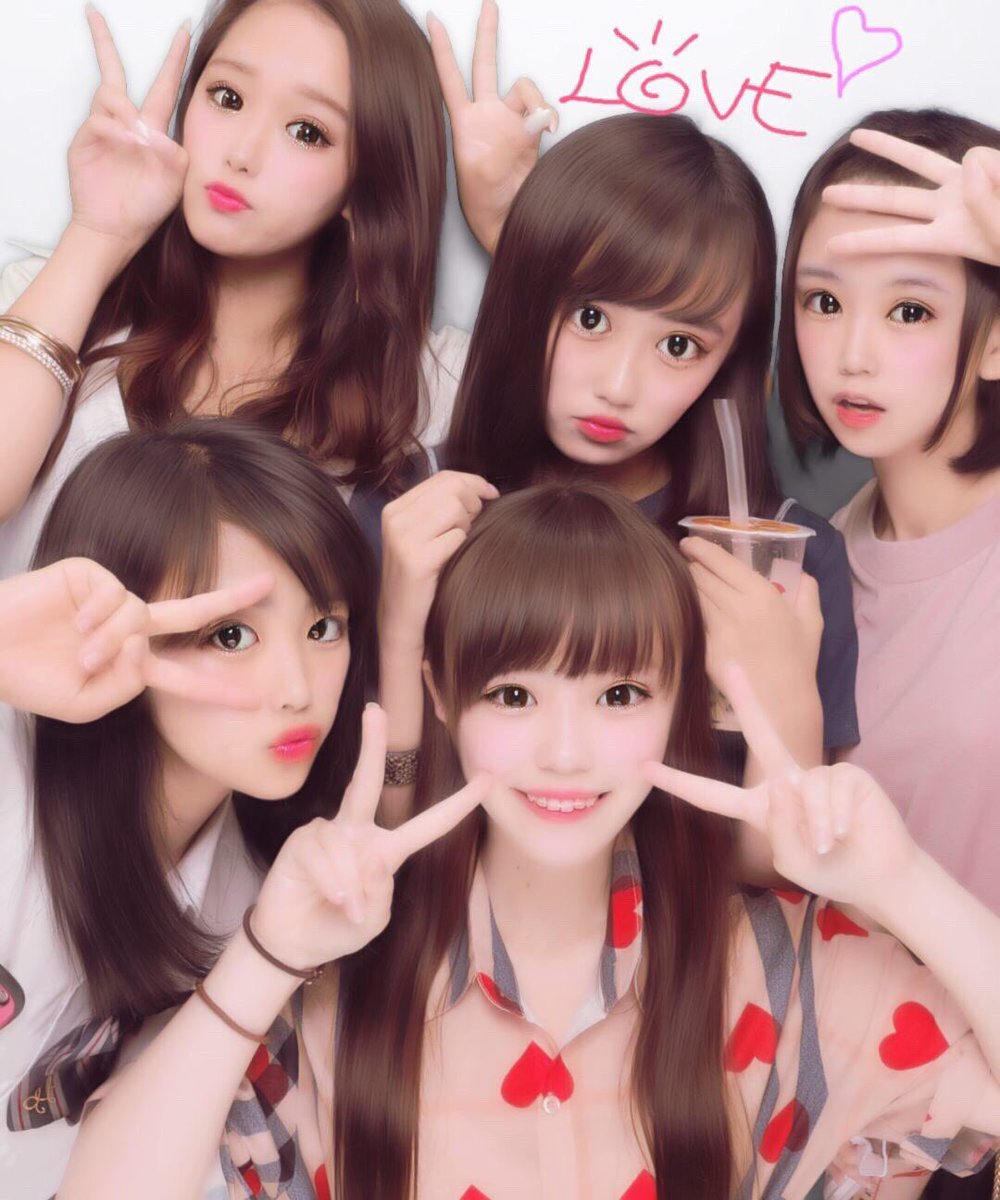 CUG_kissbee's tweet photo. 今日は久々KissBeeオフデー！
プライベート情報をお届け！

なんと今日は3期生で久々大集合！せにゃん懐かしいね！

四人は毎日一緒にいるのに、わざわざ休みの日に集まるって仲良過ぎか！

#三期生ファンRT
#固い五人の結束 https://t.co/VCZnds9YJ4