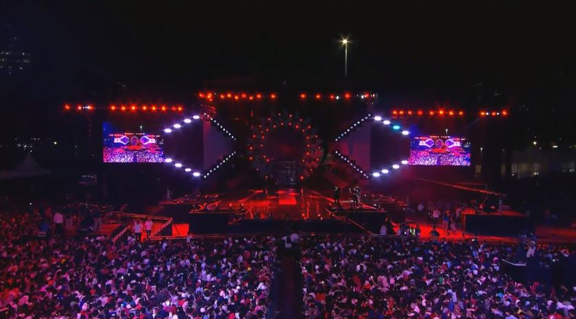 mdtvindonesia's tweet photo. Ini dia keseruan penonton Countdown Asian Games di Monas, Jakarta &amp; Benteng Kuto Besak Palembang.  #365ToAsianGames18 https://t.co/mEvYt4A5ur