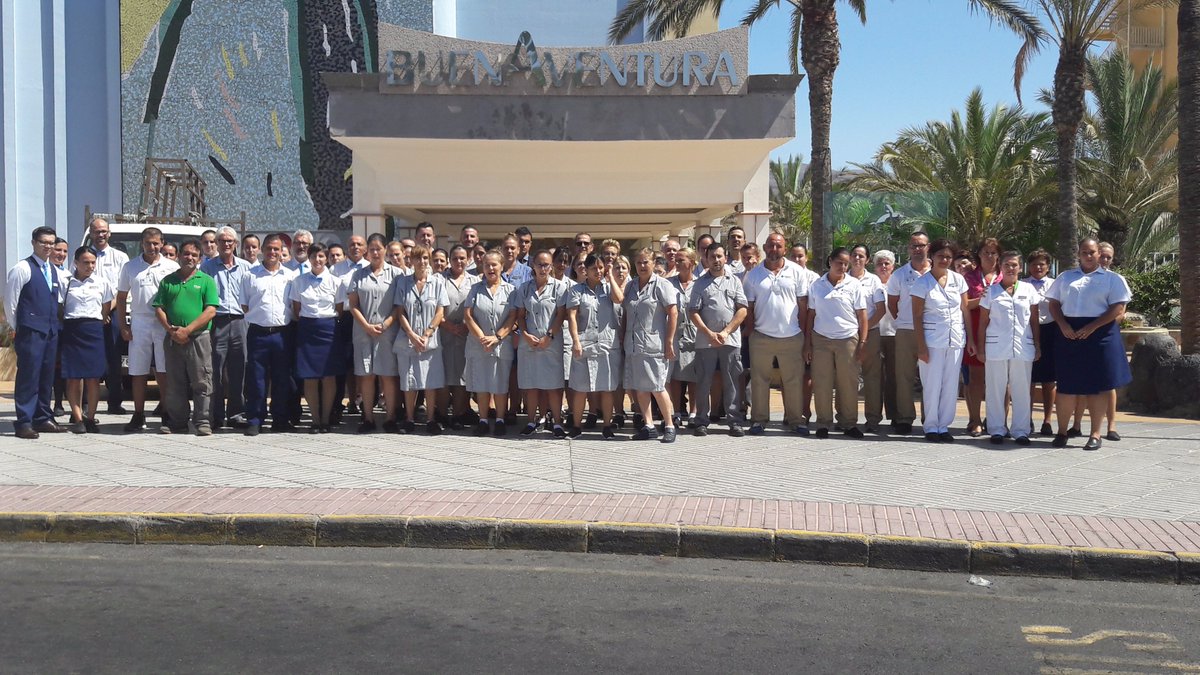 Lopesan's tweet image. #Lopesan guarda un #minutodesilencio en consideración a las víctimas, a las familias y la ciudad entera de #Barcelona ❤ Hoy todos somos #BCN