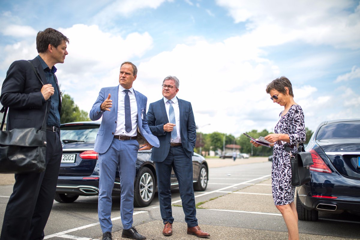 heidelberg_de's tweet photo. Justizminister Wolf informierte sich am 17. August über Heidelbergs Weg hin zu einer „Smart City“: https://t.co/2IStk1J478 
#Heidelsmart https://t.co/XWESUZN7xJ