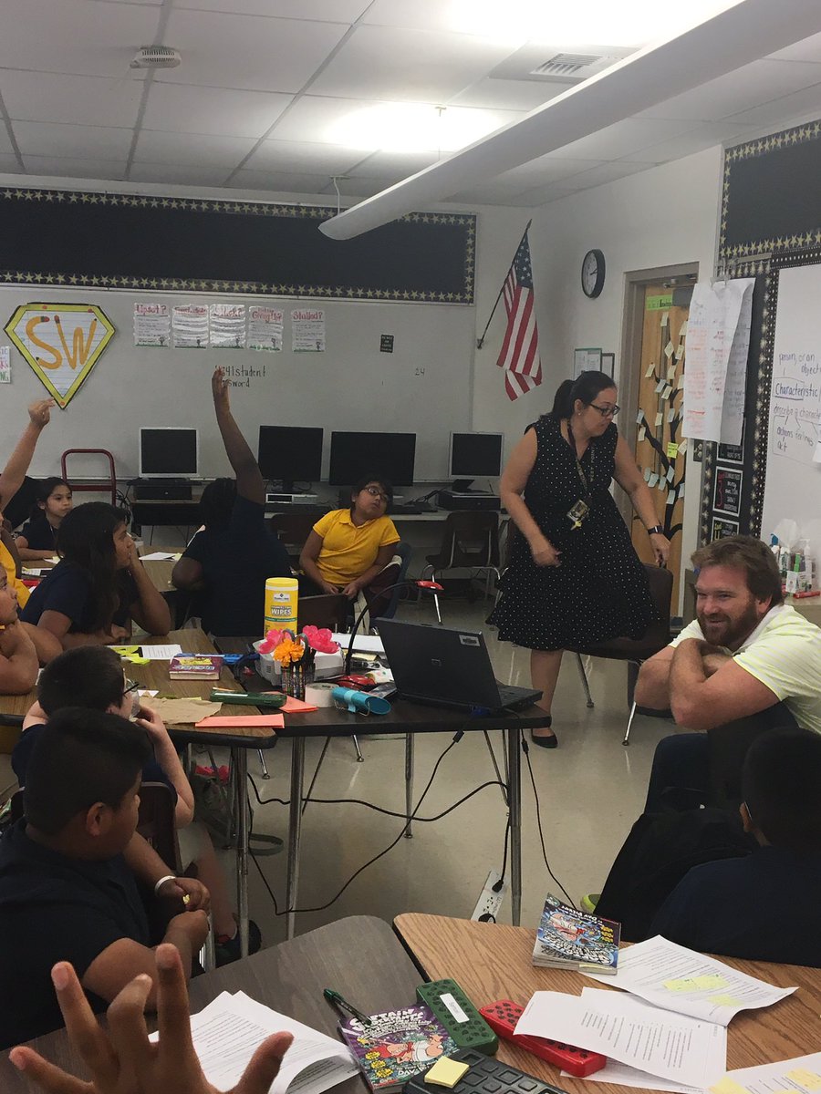 wimauma1's tweet photo. Always motivating students to learn.@MepHillsborough @ShayliaMcRae @HCPSArea8 @MelissaSnively https://t.co/s1gJCYEEMs