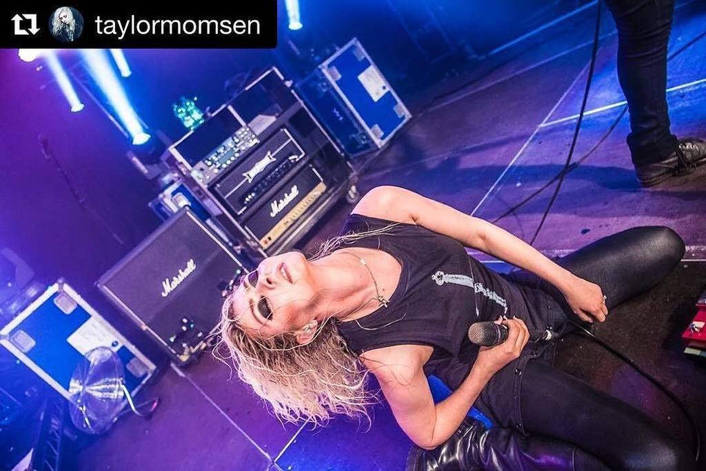 #regram @taylormomsen ・・・
#openairfestival #switzerland TONIGHT at 10pm #tprtour2017 @hannahmeadowsphotography ift.tt/2xaMnD4