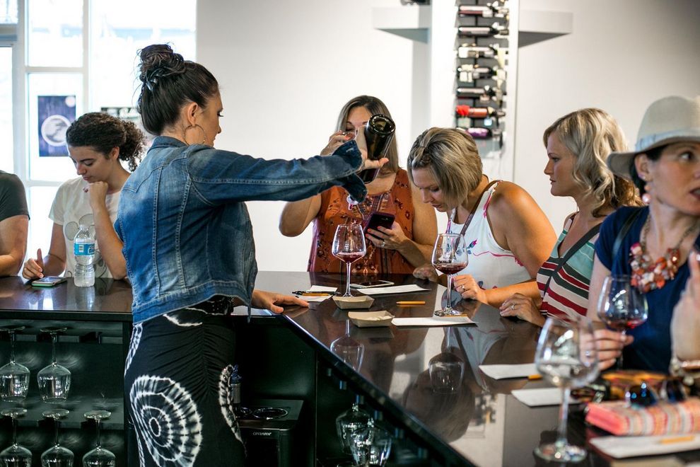 Two-EE's Winery Voted #1 Best Tasting Room: 2017 USA Today 10Best Readers' Choice Travel Awards 10best.com/awards/travel/… #domorehuntington