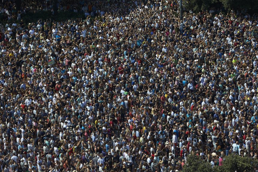 nmasunivision's tweet photo. En fotos: "No tengo miedo", el grito de Barcelona contra el horror terrorista. https://t.co/juF3MsSEZe https://t.co/y0MCmQVgST