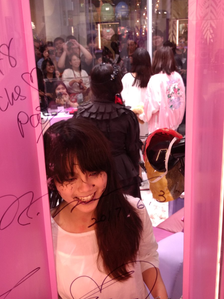 bluecatmew's tweet photo. แพรวาาา ... 😱😨😱😨😱😨😱 #MusicBNK48 #Sikachu #Memesic #PraewaSuthamphong https://t.co/zy6XDxnQ44