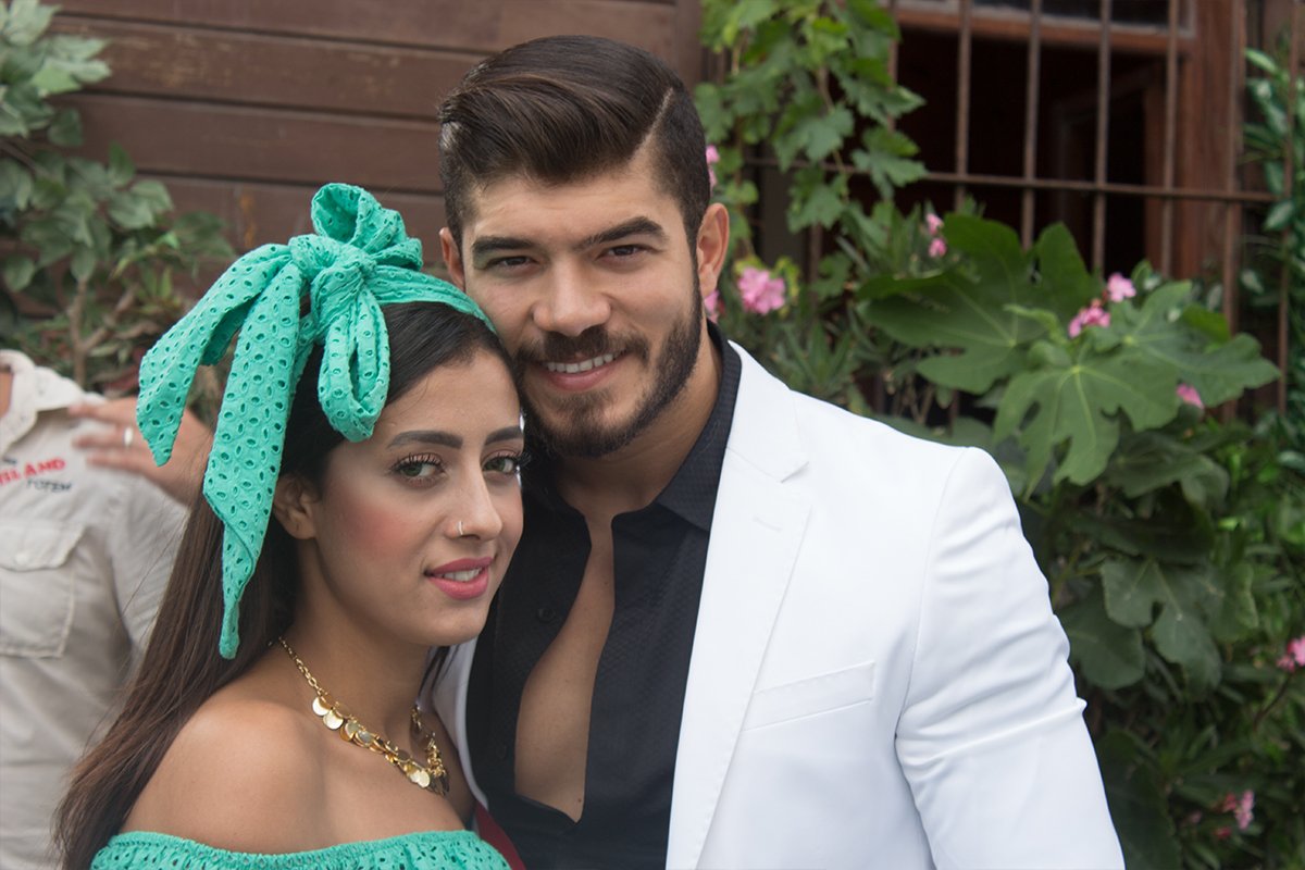 Aşkın ve hüznün eksik olmadığı kıpır kıpır bir mahalle…
“Aşk-ı Roman” Pazartesi’den itibaren hafta içi her gün 19.45’te TV8’de!