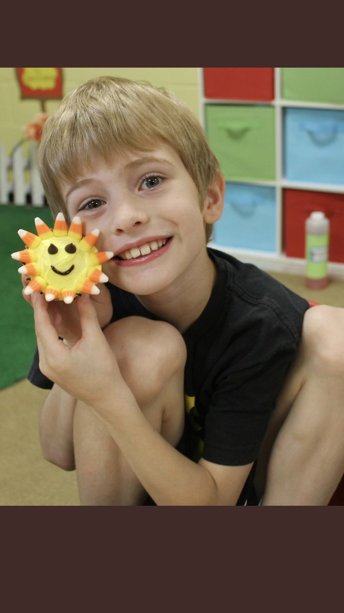 AmyWhitworthSLP's tweet photo. Celebrating the upcoming eclipse by reading a favorite childhood book, Someone is eating the Sun, and eating cupcakes!#ccsdtn 
#pvessuccess https://t.co/p0Zhb9uYKE