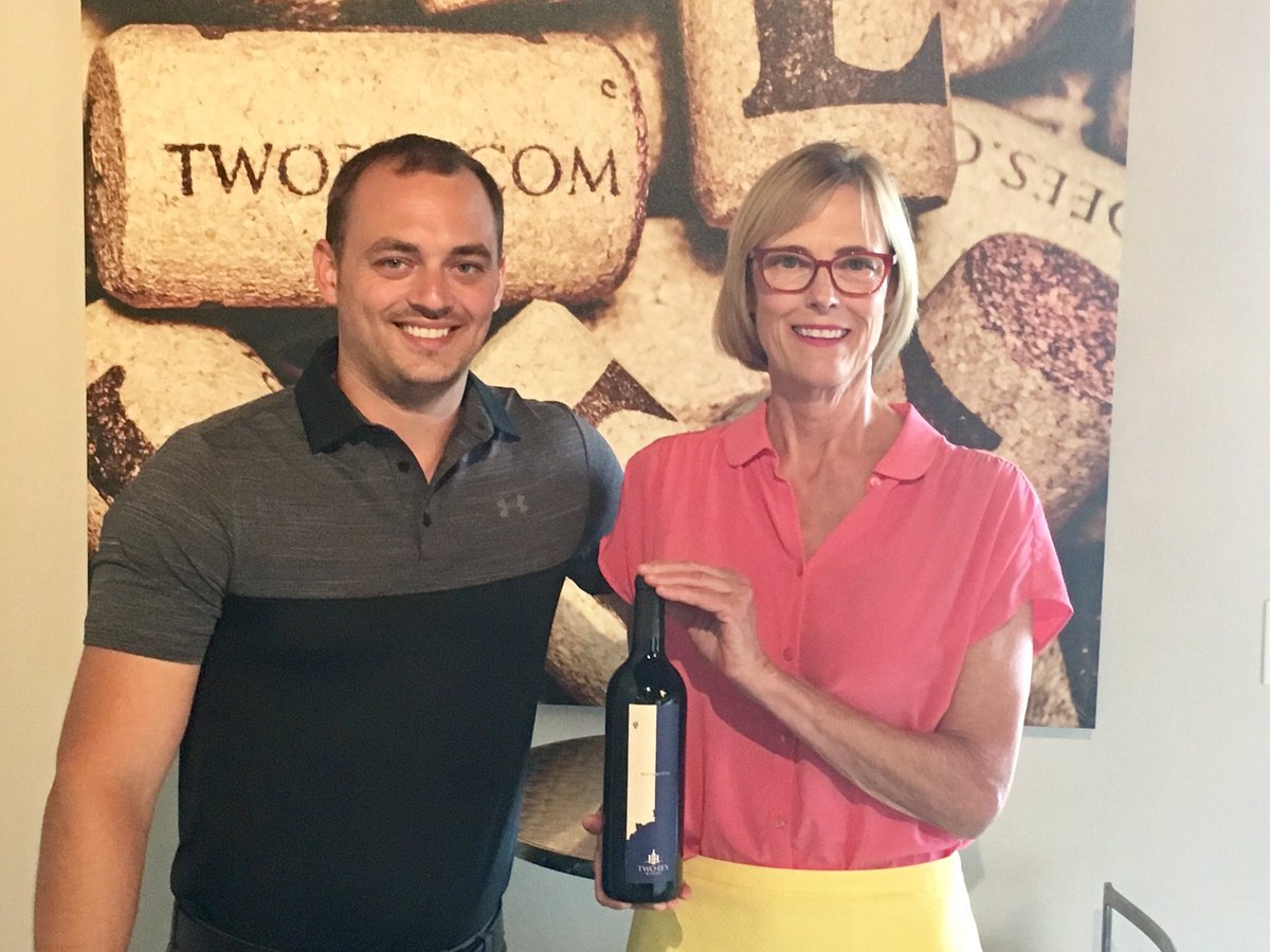 LGSuzanneCrouch's tweet photo. Congrats to @TWOEEsWinery in Huntington, @Indiana_Grown members voted @USATODAY's #1 Tasting Room in America! Enjoyed visiting last month! https://t.co/I8YB6PnFZb