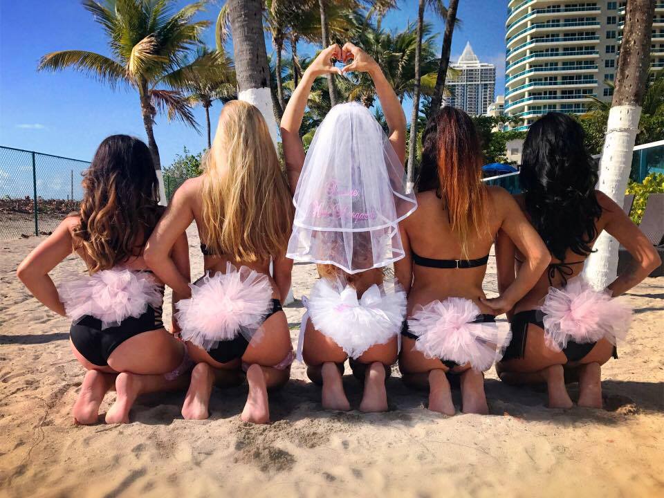 LAMillennium's tweet photo. So Cute...A beach wedding bridal party photo shoot. #LAMVP3 #LAMillenniumVideo #weddingphotos #weddingvideo #PartiesByAlicia #MDVideo https://t.co/S0zqAnAxhR