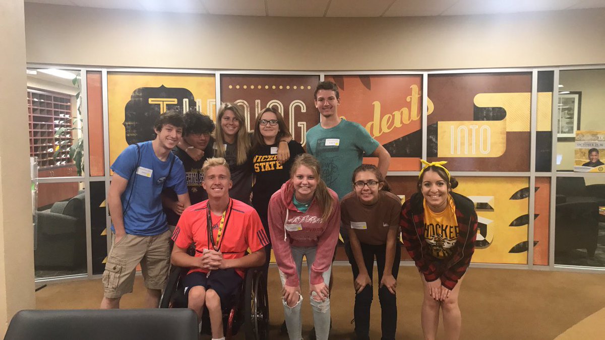 TMMarcyU's tweet photo. I think we saved the best orientation group for last!! I 💛 these people 

@newSHOCKS #NEWSHOCKS17 https://t.co/laXddqBxNX