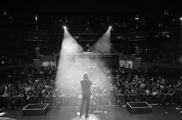 Katiscooll's tweet photo. @Luke5SOS looks like Jesus. 🙏🏼✝️ https://t.co/9C5rnEH0A8