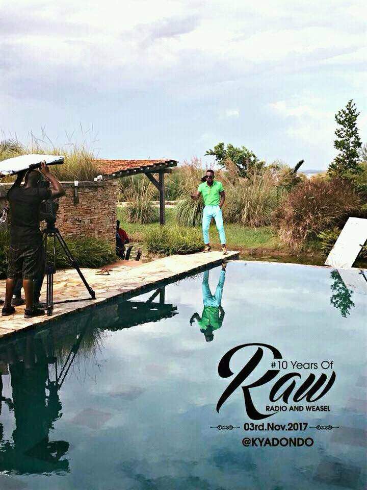OfficialRAWNews's tweet photo. #RAWNews | @RadioandWeasel on there new 🎦 shoot " #ThereSheGo " with @MadengoMajak Audio >>  https://t.co/54cigMbvfi
#10YearsOfRAW
#Day2 https://t.co/tpSoPwP6Ns