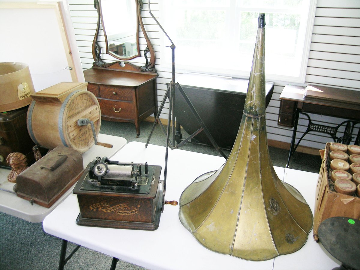 maineauctions's tweet photo. Auction at the gallery 08/18/17 Visit our website for more information. https://t.co/JIl8xm04Cq https://t.co/8p02poagZk