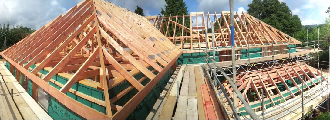 FforestTimber's tweet photo. Tks Chris Blackmore for sharing this picture, #hipped #roof, part of a #timberframe project in #Milland - #EastHampshire. Supply & Fix https://t.co/wJp7IFYS44