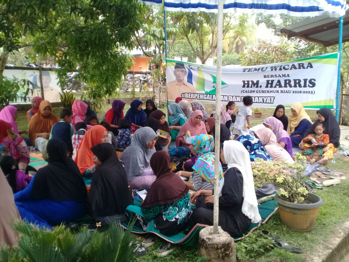 kawanharris's tweet photo. Silaturahmi dengan warga Kampar, mengumpulkan serpihan harapan dan doa untuk HM. Harris menjadi Gubernur Riau 2018-2023. #hajiharris https://t.co/cTPWOZGkqI