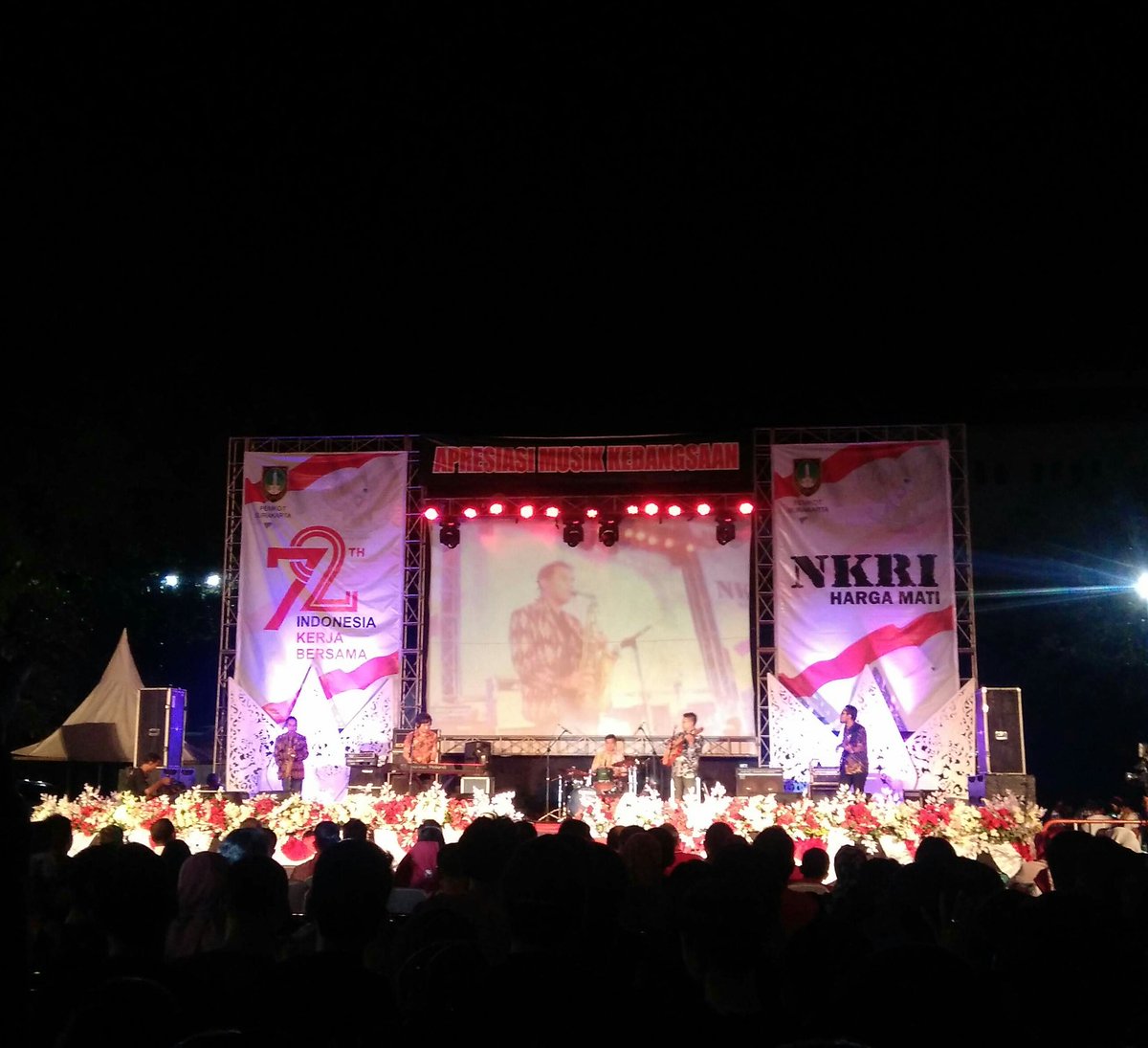 Penampil kedua #AMKSolo2017  Zaro De Vega, merupakan musisi yg berasal dr Palu dan sudah merah berbagai penghargaan dikancah nasional