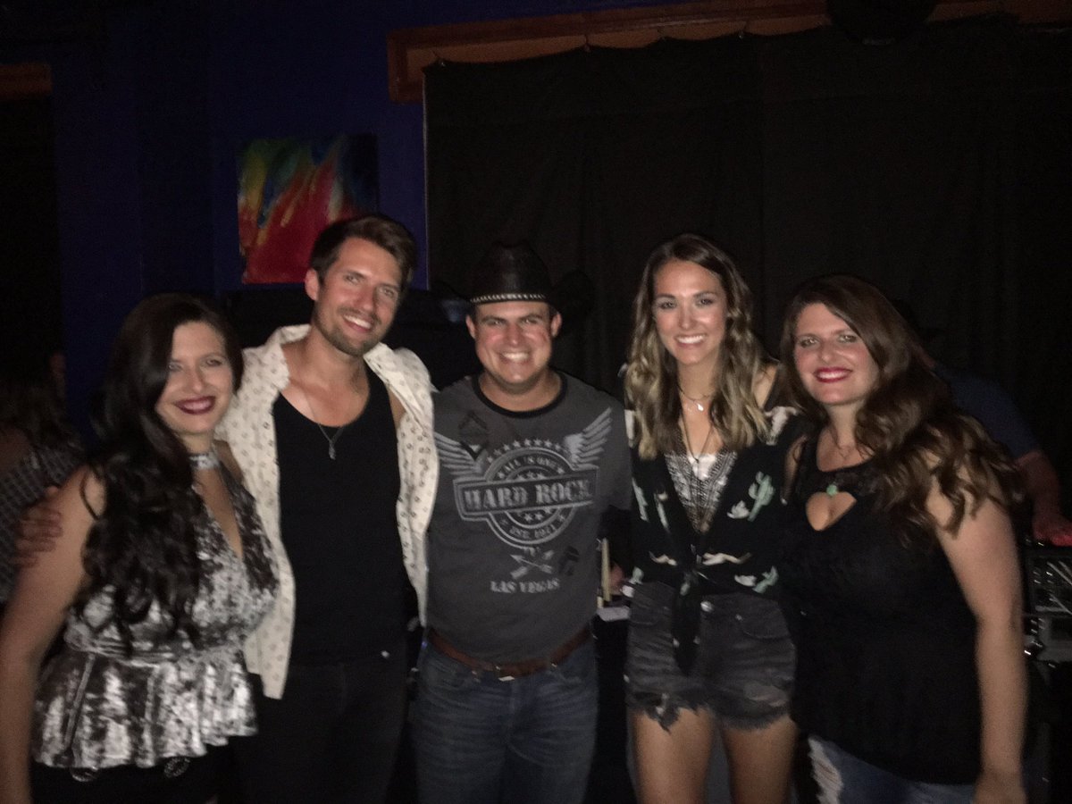 CountryRoundUp_'s tweet photo. Been one hell of a week in #JerseyCountry !Great seeing @SmithfieldMusic , @stevemoakler & @spinnmusic back to back nights! #CountryRoundUp https://t.co/2ATINYGFoe